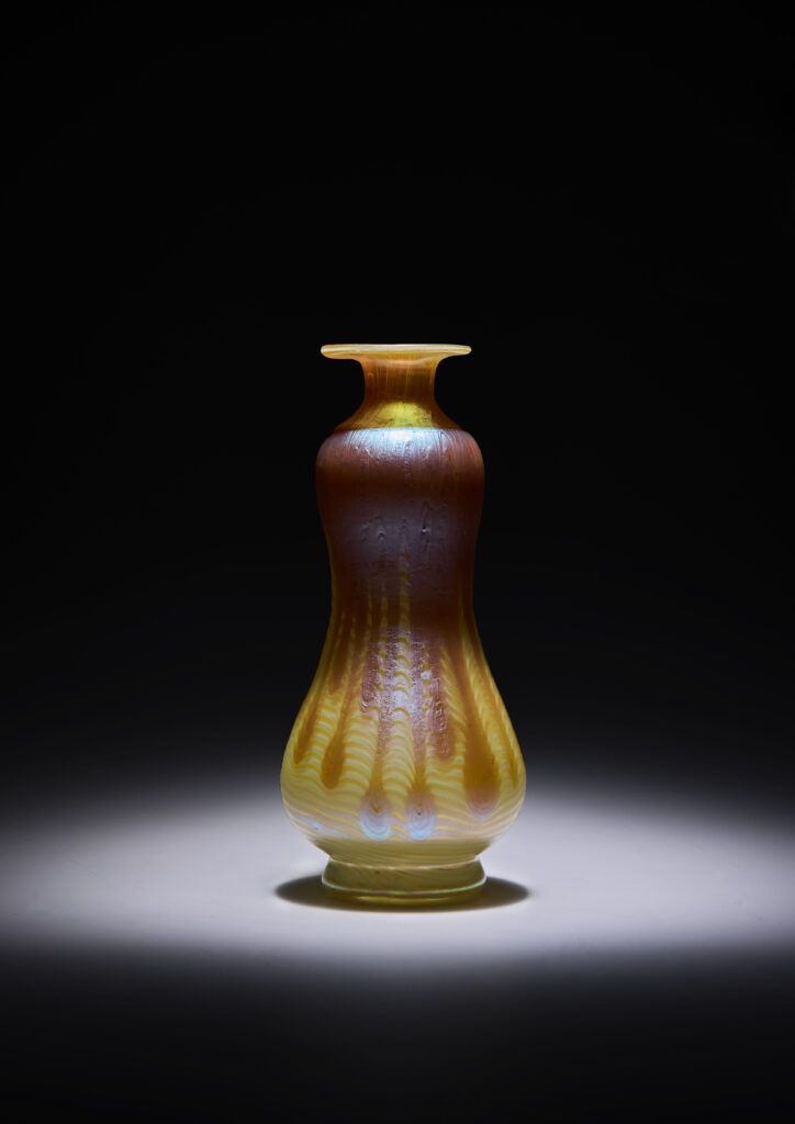 Johann Loetz Witwe Jugendstil vaas executed in Phanomen Genre 8065