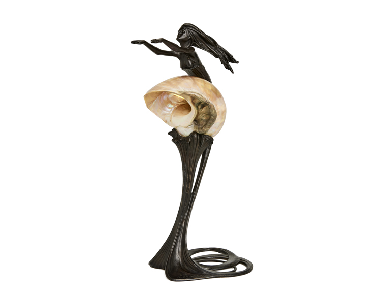 art-nouveau-jugendstil-gustav-gurschner-nautilus-shell-bronze-lamp-899-first (1 van 1) Art Nouveau lamp designed by Gustav Gurschner in 1898, made of patinated bronze with a Turbo marmoratus shell used as a lampshade, featuring an integrated female figure. Signed "899" and "Gurschner".