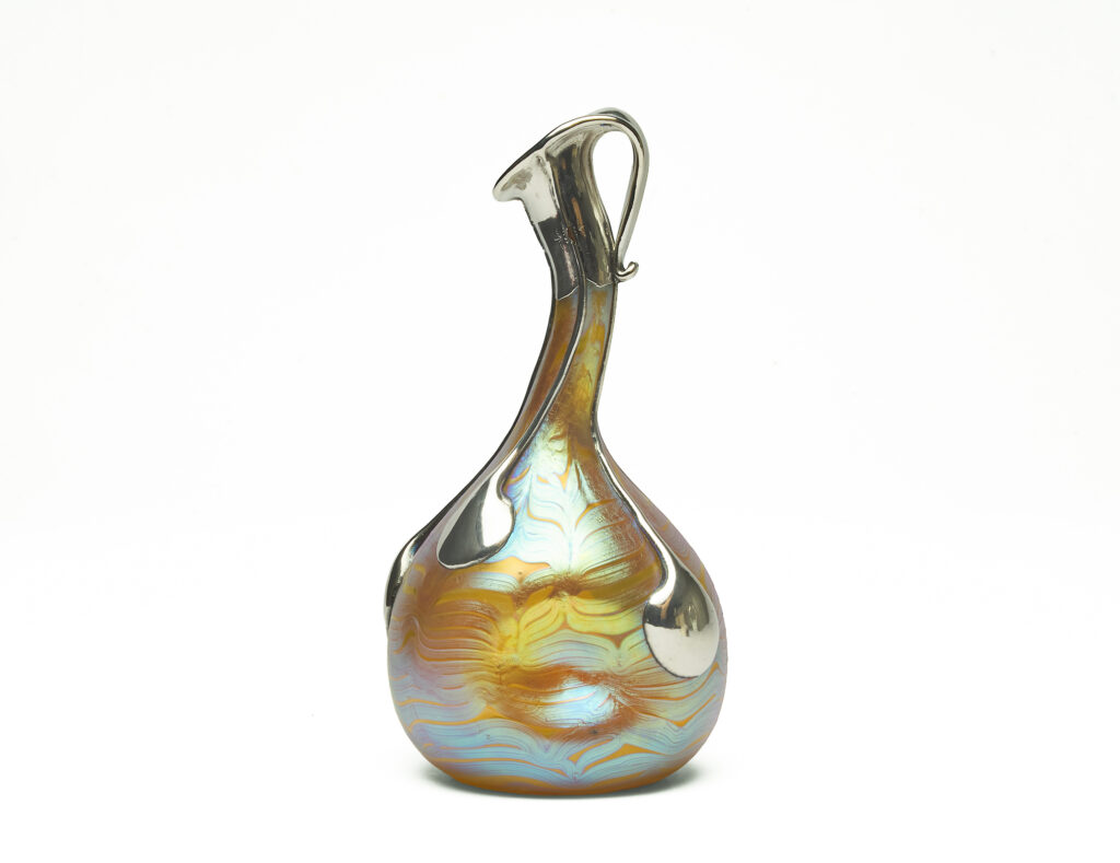 Johann Loetz Witwe Phänomen Genre 1/4 silver-overlay vase rose sprinkler